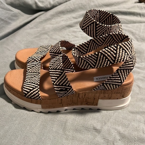 𝅺nwob Steve Madden Platforms - Picture 3 of 5